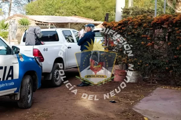 Rescatan a una beba que había quedado encerrada en una camioneta