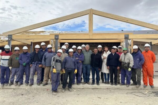 Figueroa supervisó el avance de los trabajos en la escuela secundaria de Los Catutos