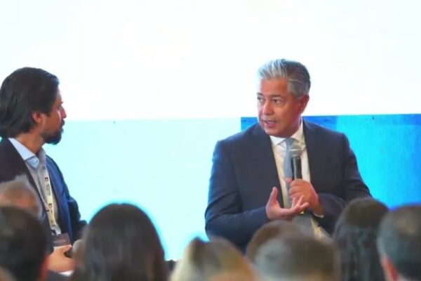 Figueroa alentó inversiones para la provincia en Houston