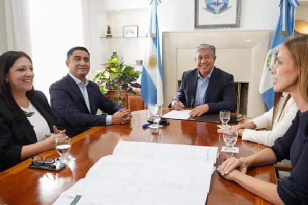 Escuela de Mariano Moreno mejora su infraestructura y suma un playón deportivo