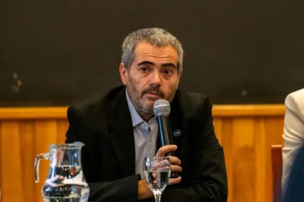 Capiet firmó el contrato con la nueva concesionaria de Chapelco