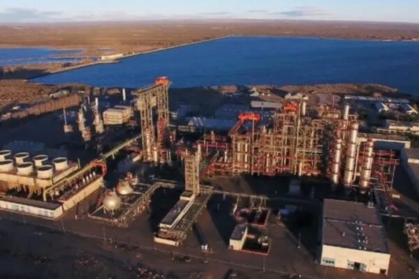 Extienden el plazo de convocatoria a empresas internacionales para la compra de agua pesada