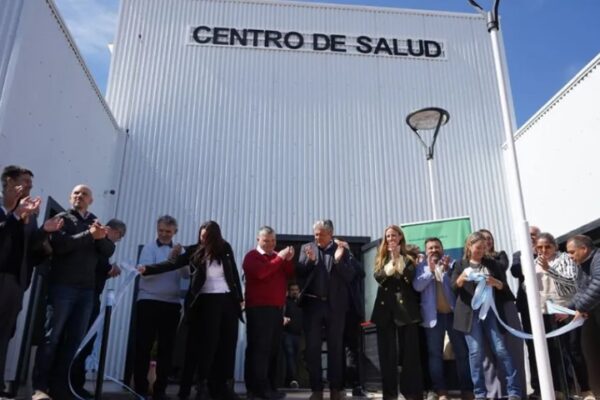 El gobernador inauguró el primer centro de salud de Villa El Chocón