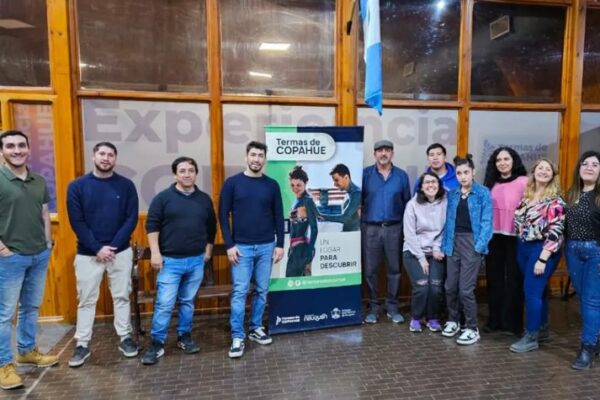 Estudiantes de Caviahue se acercan al entorno laboral en el Centro Termal