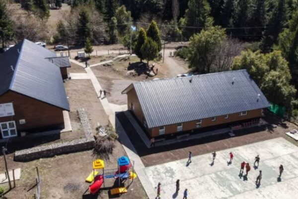 Figueroa: “Para finales de 2027 no va a quedar ninguna escuela tráiler en la provincia”