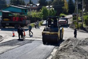 Después del ahorro del Mundial de Motocross, llegó el asfalto al barrio El Mallín