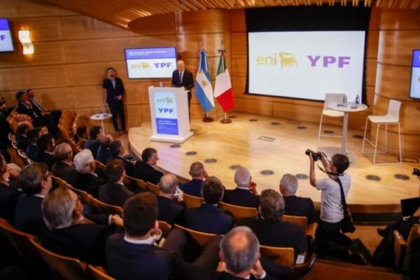 Figueroa participó de la firma del mayor proyecto de exportación de GNL de la historia de la Argentina